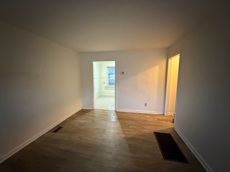 Building Photo - 1039 S Laura Ave