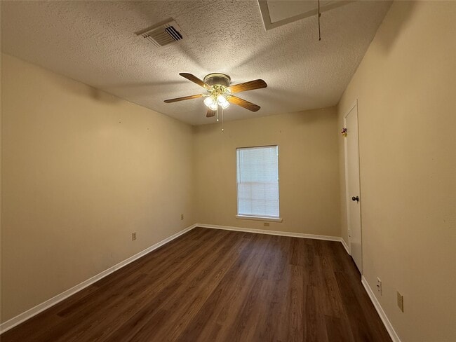 Building Photo - 15307 Pebble Lake Dr