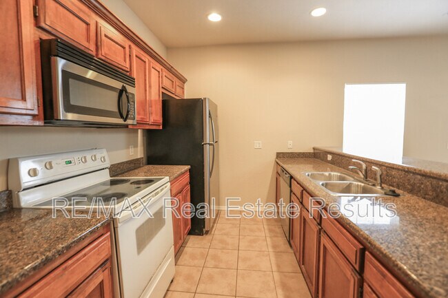 Building Photo - 3509 SW Deerfield Blvd