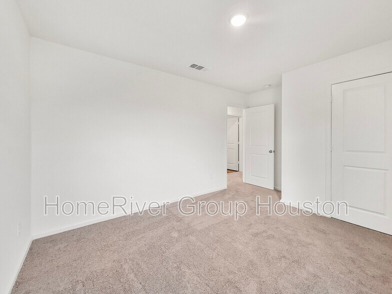 Building Photo - 3602 Bishop Ter Dr