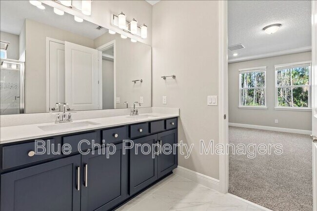 Building Photo - 1229 Pampus Dr