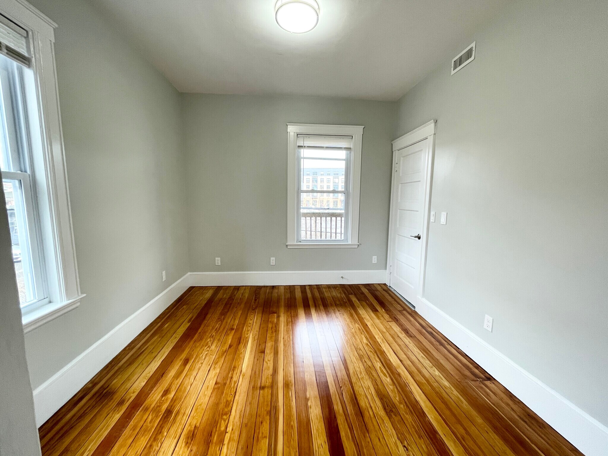 Building Photo - 5 Saint Margaret St