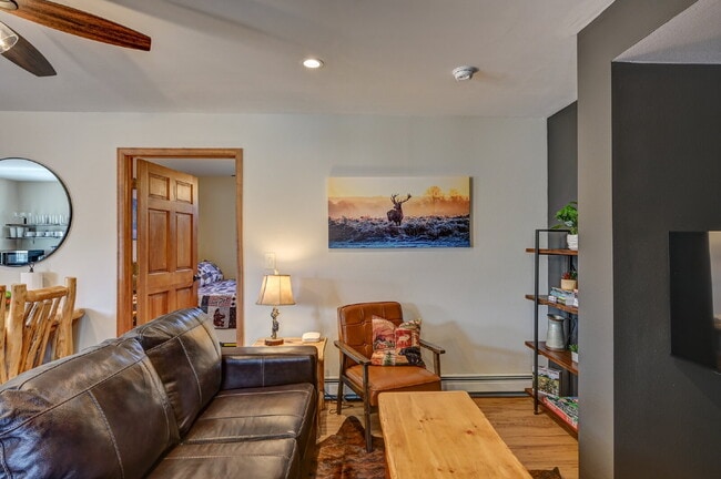 Building Photo - Affordable Luxury 2b/1b in Salida — Utilit...