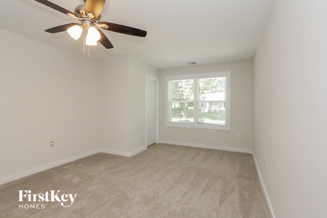 Building Photo - 5345 Pinebrook Dr