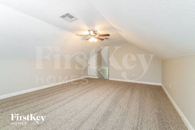 Building Photo - 5920 Buck Run Dr