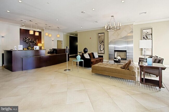 Building Photo - 2451 Midtown Ave