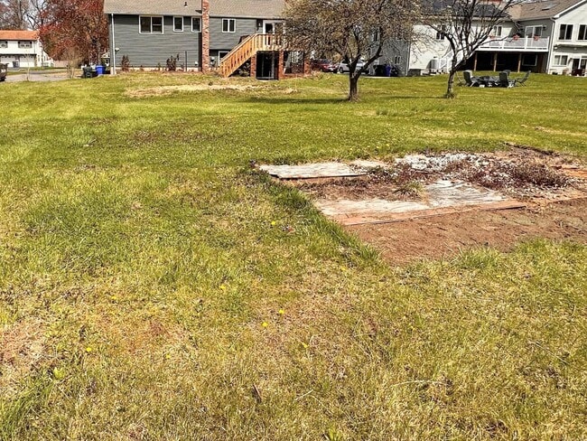 Building Photo - 37 Woodmont Dr