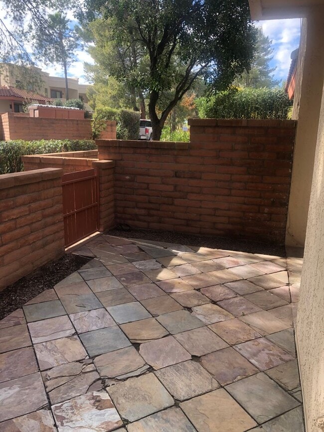 Building Photo - Chevelon