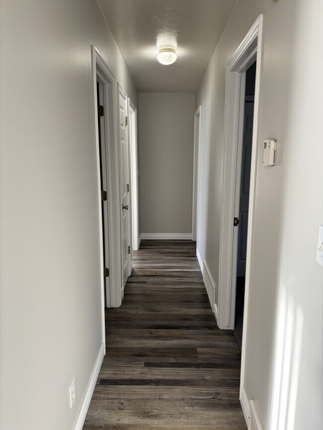 Building Photo - 405 W 375 N