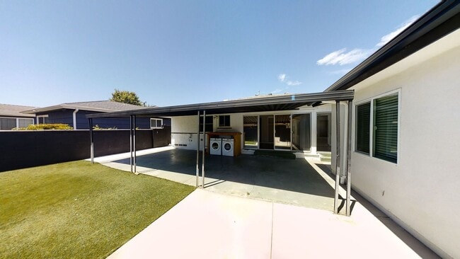 Building Photo - 5577 Mary Ln Dr