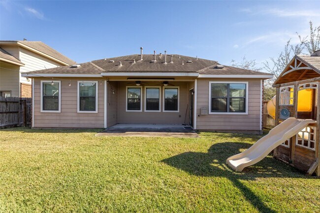 Building Photo - 5531 Drumlin Field Way