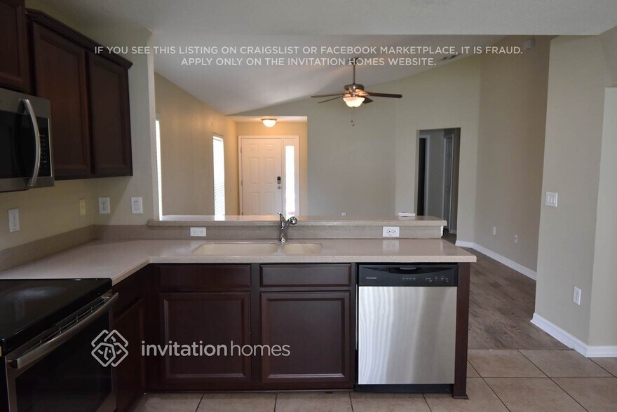 Building Photo - 8222 Summer Wood Ln