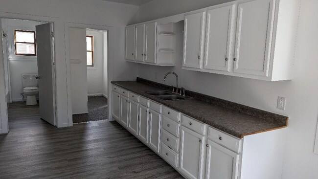 Building Photo - 2262 S Hamilton St