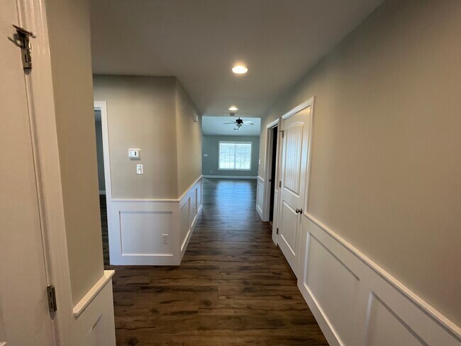 Building Photo - 910 Laurel Meadows Way
