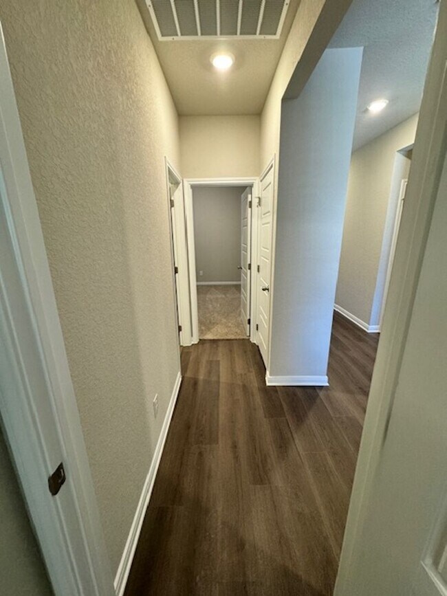 Building Photo - Ready For Move In - 9/1/25 New - 1 Story -...