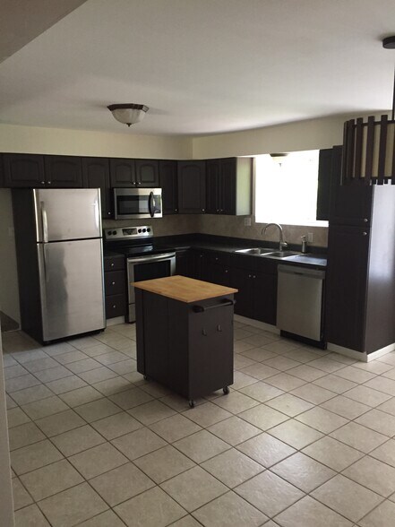 Building Photo - 3719 Clearview Dr