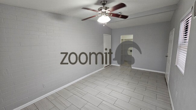 Building Photo - Wonderful home, convenient location