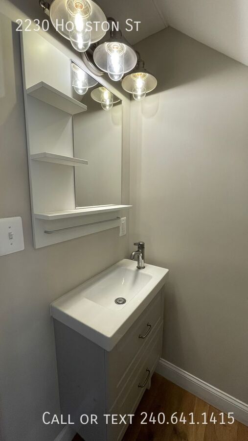 Building Photo - 2230 Houston St