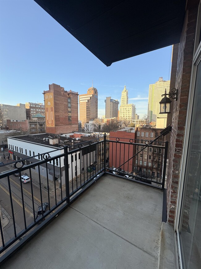 Building Photo - 127 Madison Ave