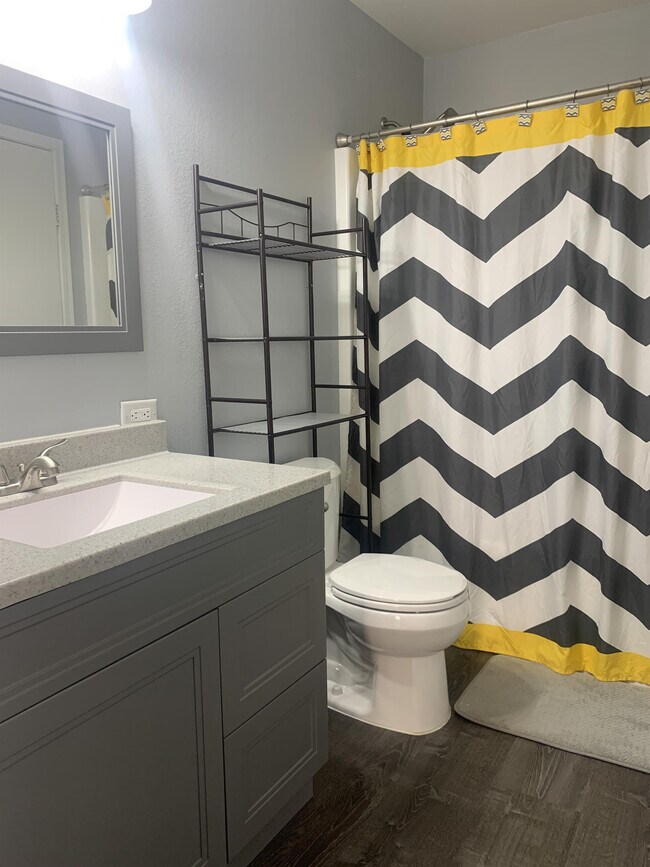 Building Photo - 3838 Sunny Glen Ln