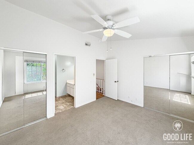 Building Photo - Beautiful 2B/2.5BA Townhouse in Carmel Val...