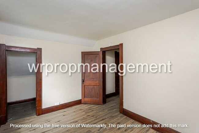 Building Photo - 4 bed 1 bath home in West Toledo