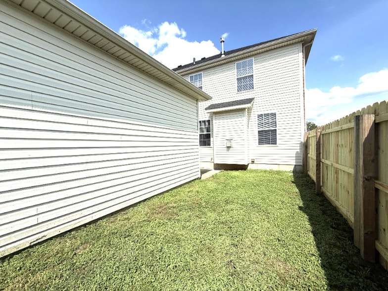 Building Photo - 12806 Lost Hill Walk