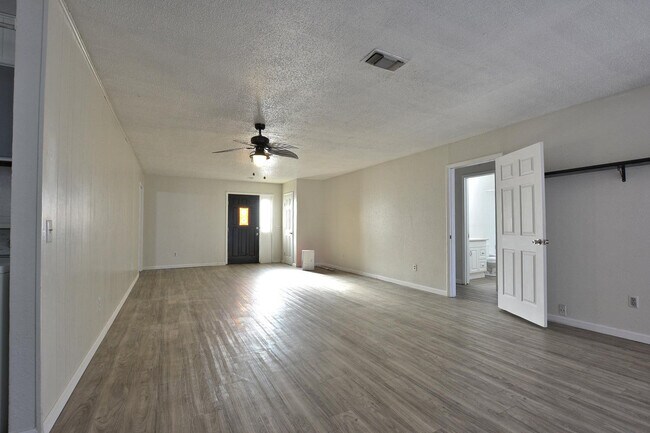 Building Photo - 2714 94th St