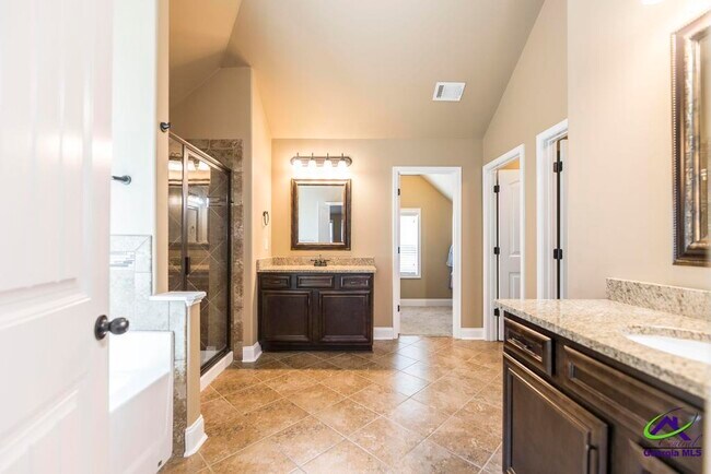 Building Photo - 105 Regency Ct