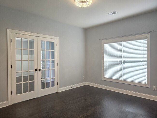 Building Photo - 8809 Crenshaw Dr
