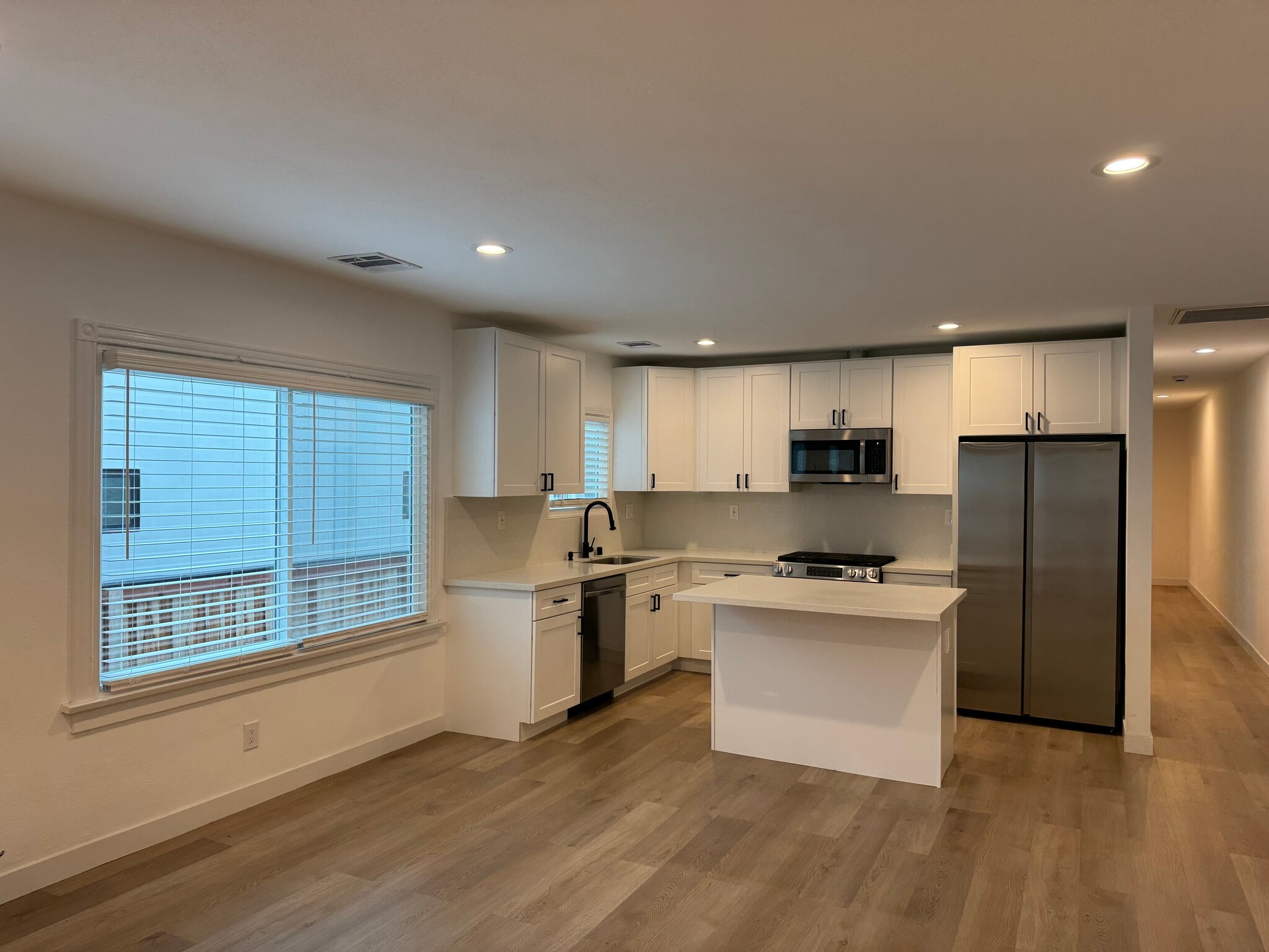 Building Photo - 1215 N Vista St