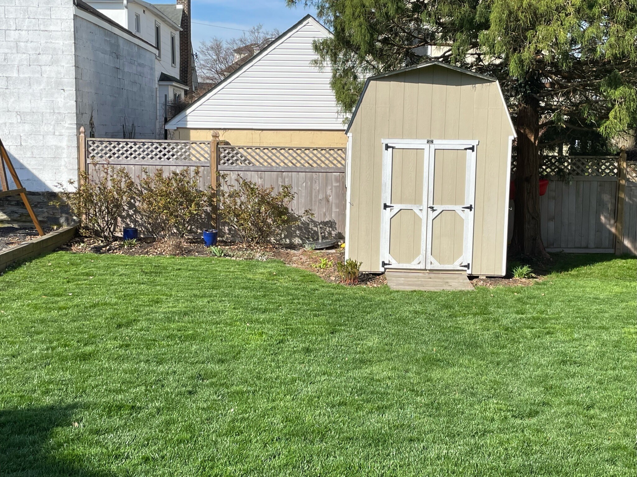 Building Photo - 2426 Chestnut Ave