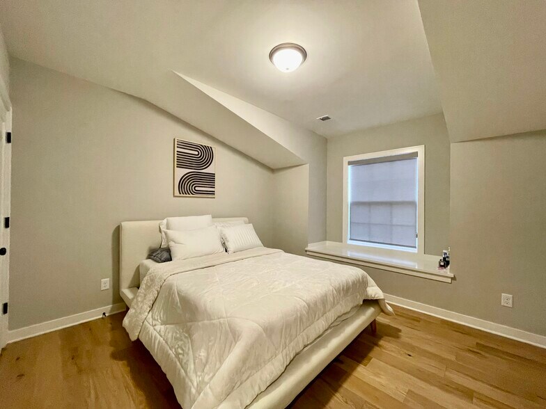 Building Photo - 717 Corbin Ter