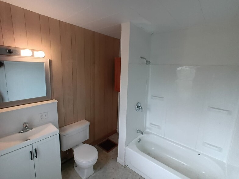 Bathroom - 1005 Hamilton Ave
