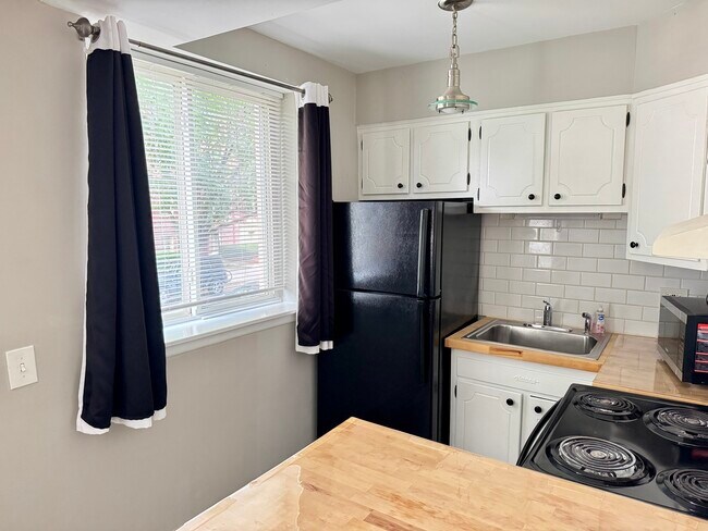Building Photo - 539 W Stratford Pl