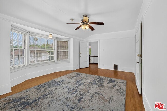 Building Photo - 2215 W 21st St