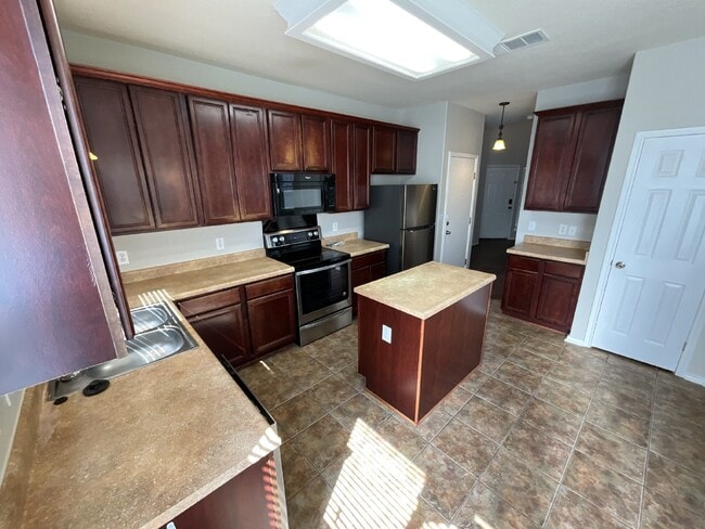 Building Photo - "Charming 3-Bed Oasis with Granite Touches & Cozy Fireplace in Cibolo!"
