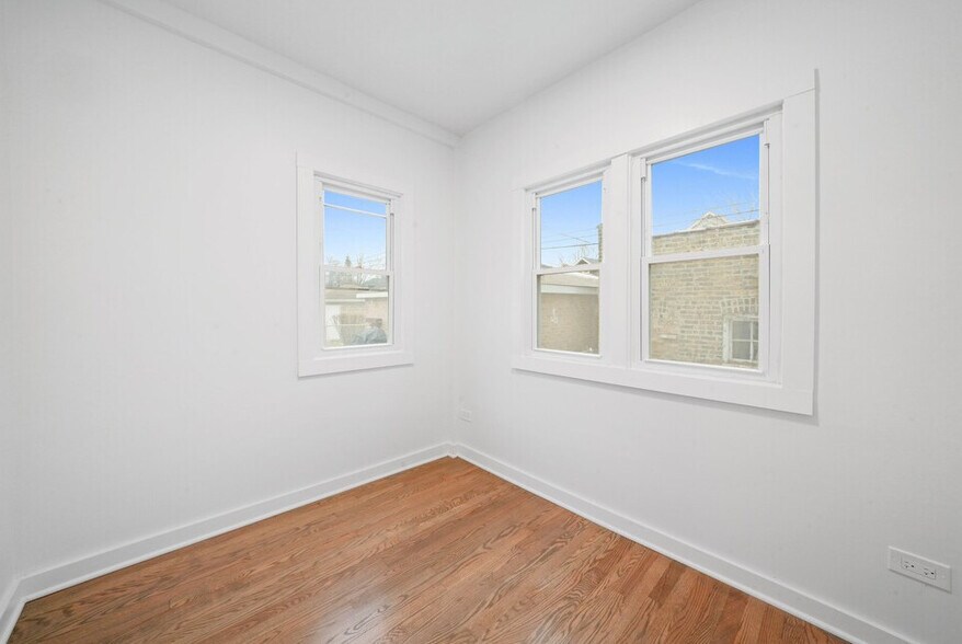 Building Photo - 2737 W Lunt Ave