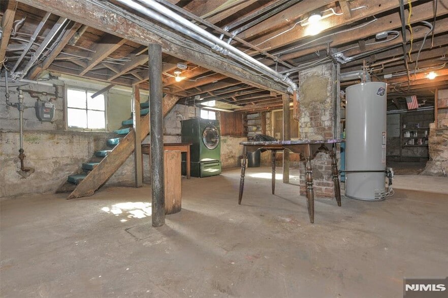 Building Photo - 36 Zazzetti St