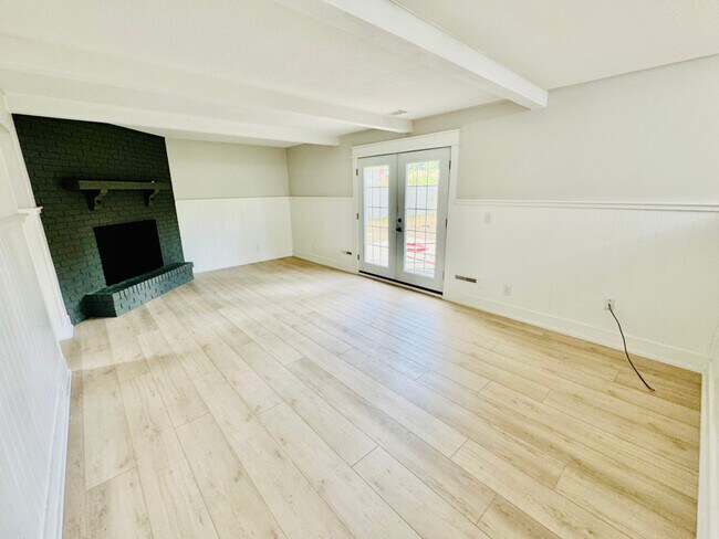 Building Photo - 5800 Ponderosa Dr