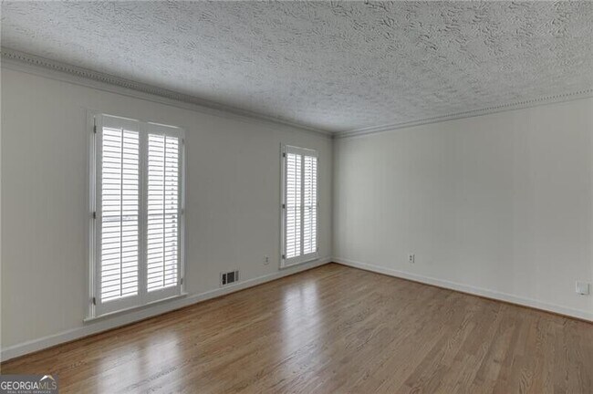 Building Photo - 766 Chesterfield Dr