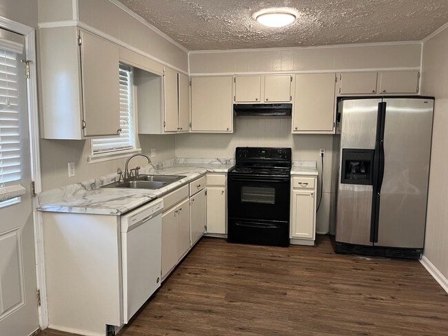 Building Photo - 3 Bedroom Home in Lee County for rent!