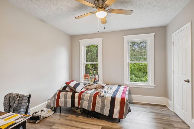 Building Photo - 10908 Churchill Ave