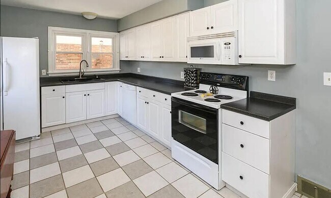 Building Photo - 201 Alcott Rd