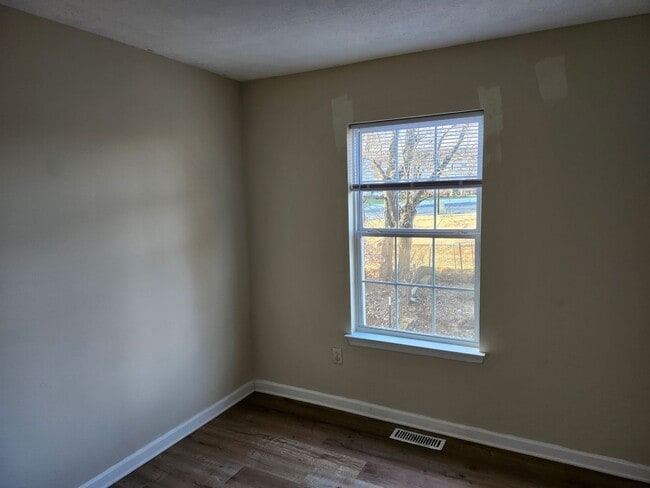 Building Photo - For Rent: Harrisonburg 3 BR, 2.5 Bath Townhouse