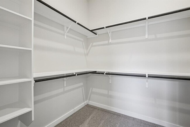 Building Photo - 2304 Delano Dr