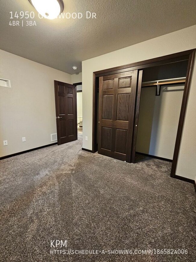 Building Photo - 14950 Glenwood Dr