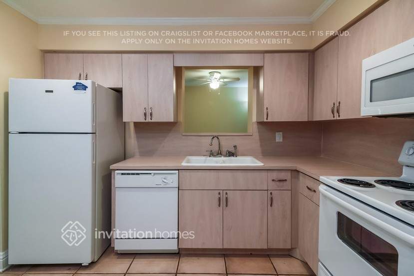 Building Photo - 7041 SW 2nd Ct