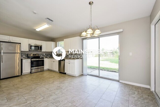Building Photo - 3 Bedroom Pet-Friendly Home in CAPE CORAL,...