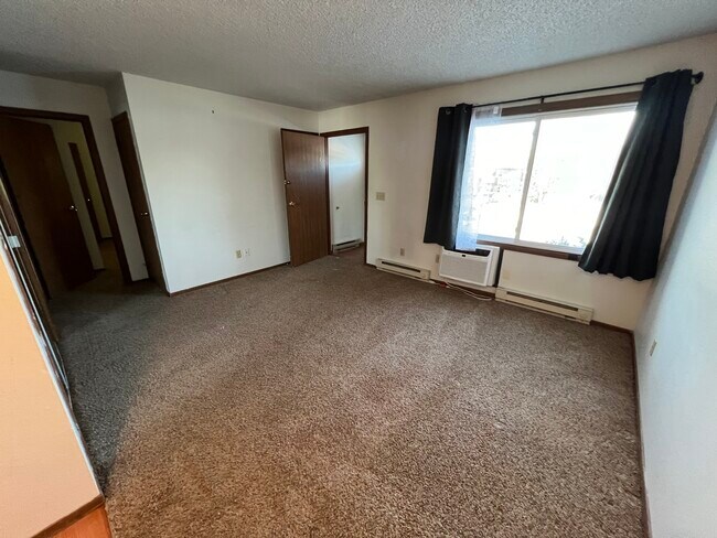 Building Photo - 600 Overdale Dr